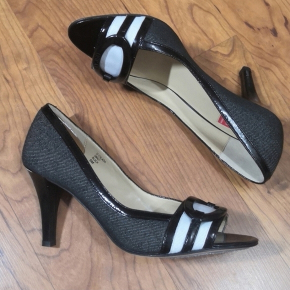 Oscar De La Renta Peep Toe Heels - Picture 5 of 11